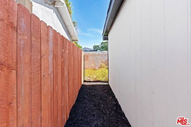 1619 W 68th Street, Los Angeles, CA 90047