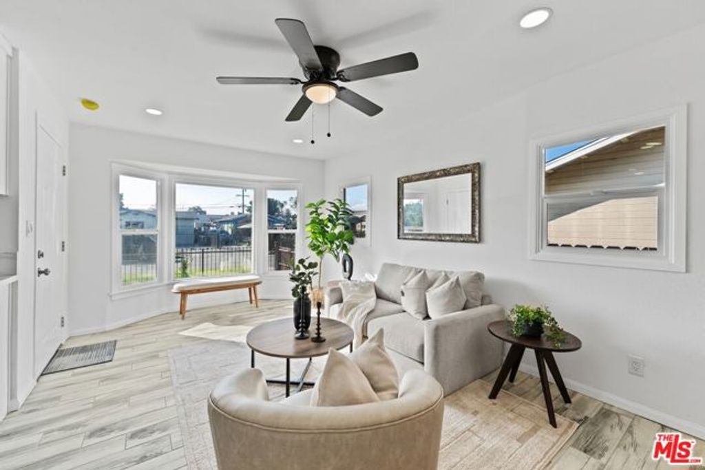 1619 W 68th Street, Los Angeles, CA 90047