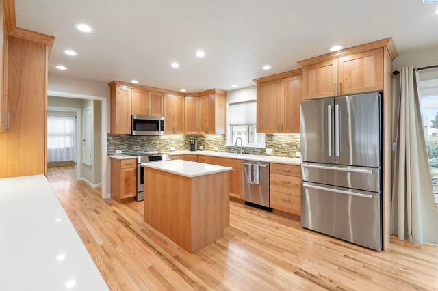 78 Whitten, Richland, WA 99354