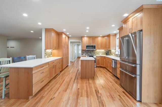 78 Whitten, Richland, WA 99354