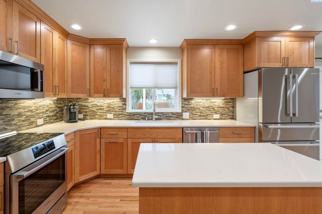 78 Whitten, Richland, WA 99354