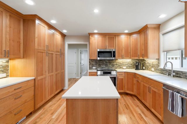 78 Whitten, Richland, WA 99354