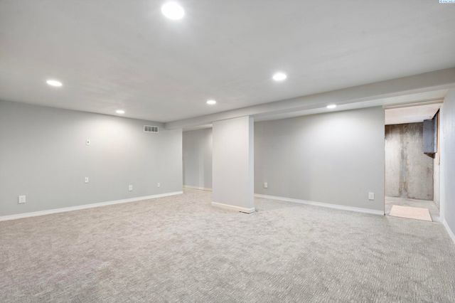 78 Whitten, Richland, WA 99354