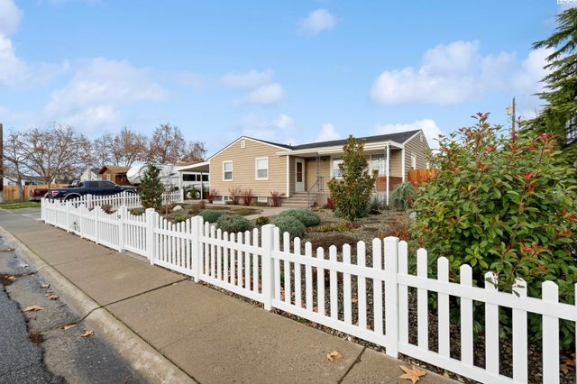 78 Whitten, Richland, WA 99354