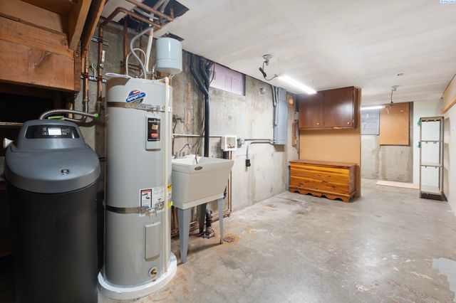 78 Whitten, Richland, WA 99354