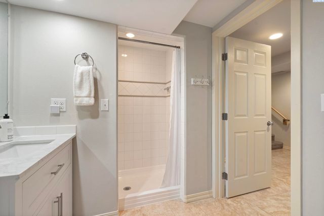 78 Whitten, Richland, WA 99354