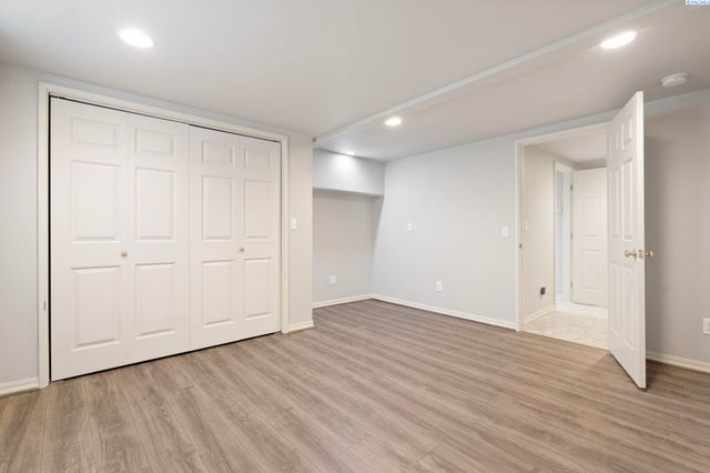 78 Whitten, Richland, WA 99354