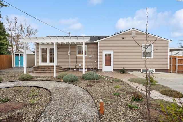 78 Whitten, Richland, WA 99354