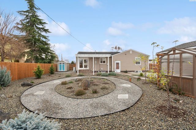 78 Whitten, Richland, WA 99354