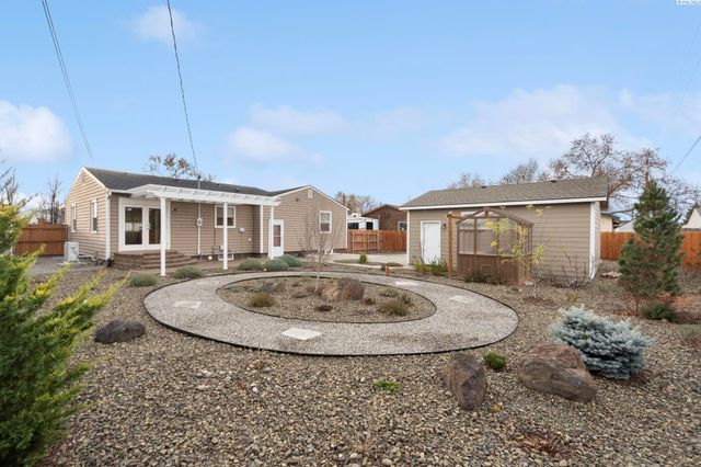 78 Whitten, Richland, WA 99354