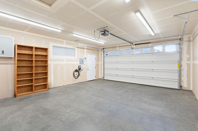 78 Whitten, Richland, WA 99354