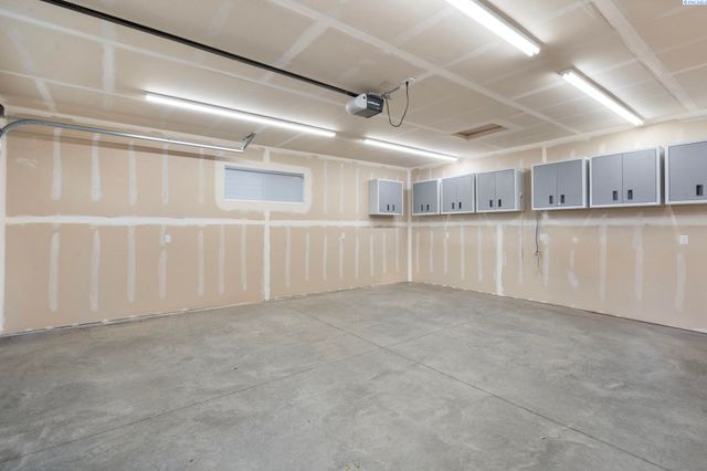 78 Whitten, Richland, WA 99354