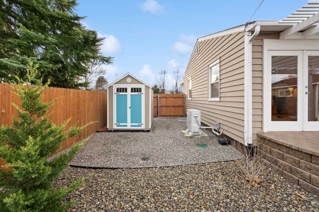 78 Whitten, Richland, WA 99354