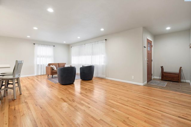 78 Whitten, Richland, WA 99354