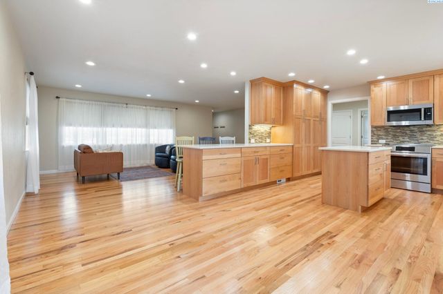 78 Whitten, Richland, WA 99354