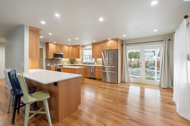 78 Whitten, Richland, WA 99354