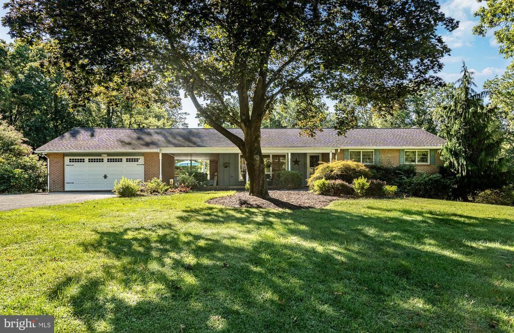 4331 E CAMPBELL RD, PENNSBURG, PA 18073 — exterior
