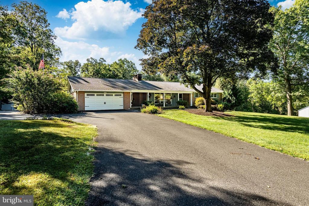 4331 E CAMPBELL RD, PENNSBURG, PA 18073 — photo 2