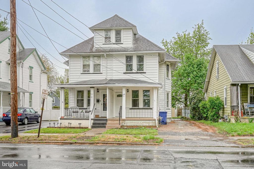 719 BURLINGTON AVE, Delanco, NJ 08075