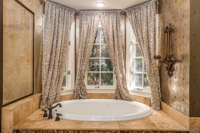 7806 Lakeridge Drive, Montgomery, AL 36117