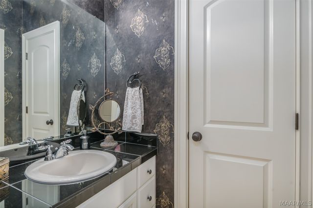 7806 Lakeridge Drive, Montgomery, AL 36117