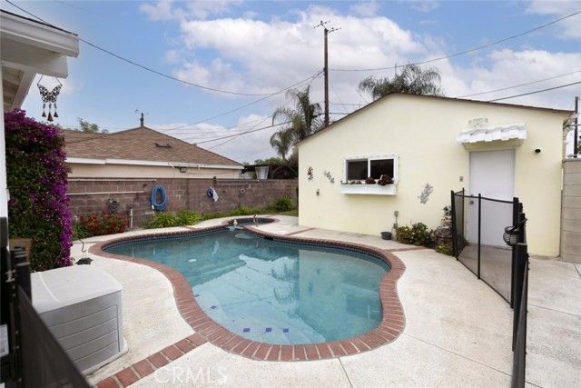 835 N Lincoln Street, Burbank, CA 91506