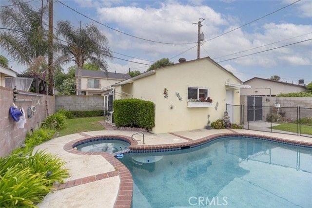 835 N Lincoln Street, Burbank, CA 91506