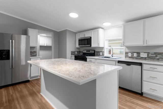 16 Canary Hill Drive, Orion Charter Township, MI 48359
