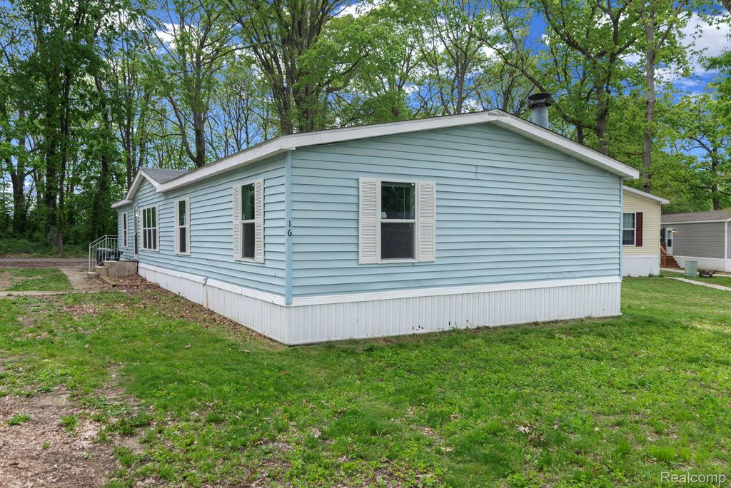 16 Canary Hill Drive, Orion Charter Township, MI 48359