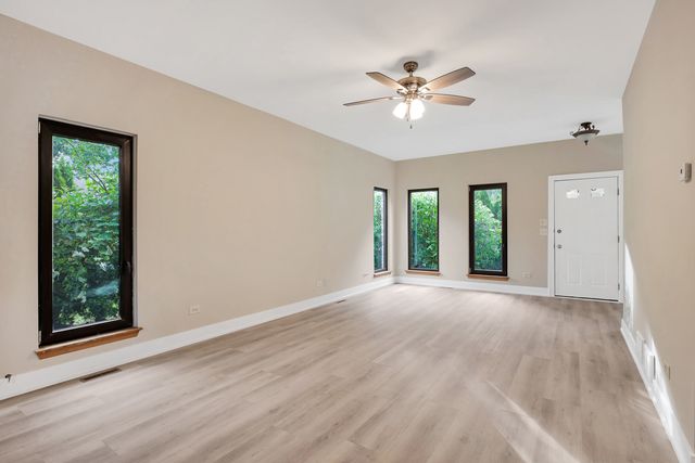 307 Blackstone Avenue, Willow Springs, IL 60480