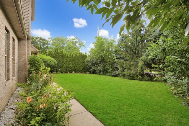 307 Blackstone Avenue, Willow Springs, IL 60480