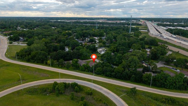 307 Blackstone Avenue, Willow Springs, IL 60480