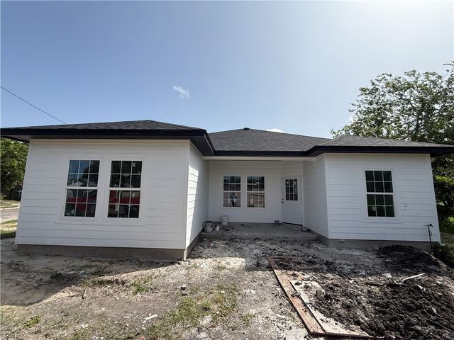 2925 Rogers St, Corpus Christi, TX 78405