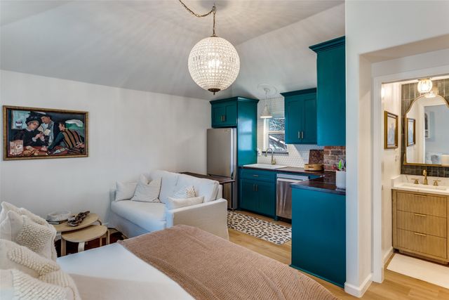 1600 Fairmount Avenue, Fort Worth, TX 76104