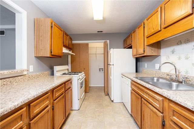 810 Gettysburg Place, Sandy Springs, GA 30350