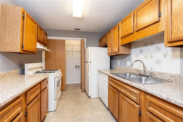810 Gettysburg Place, Sandy Springs, GA 30350