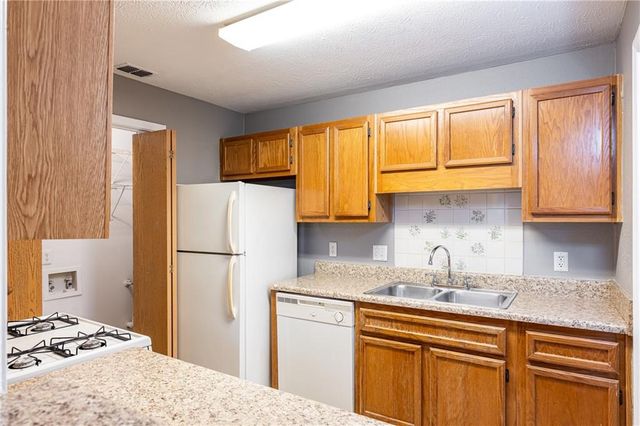 810 Gettysburg Place, Sandy Springs, GA 30350