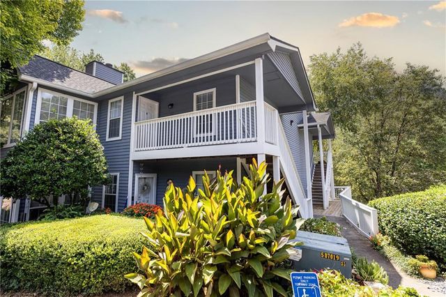 810 Gettysburg Place, Sandy Springs, GA 30350