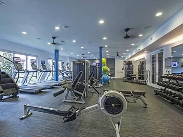 935 N Wilcrest 2022, Houston, TX 77079