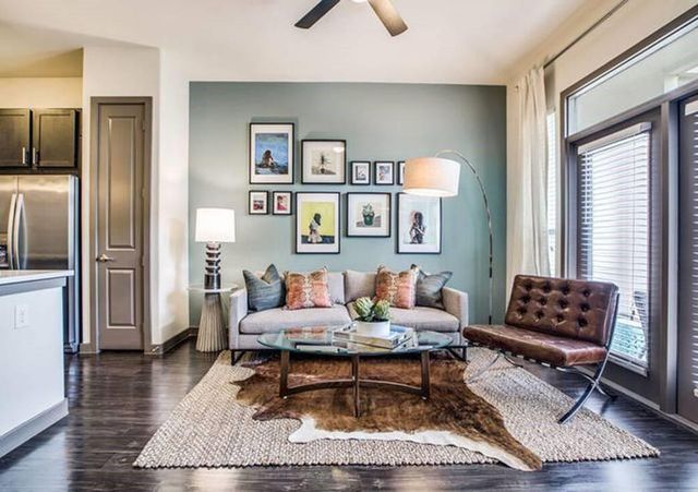 935 N Wilcrest 2022, Houston, TX 77079
