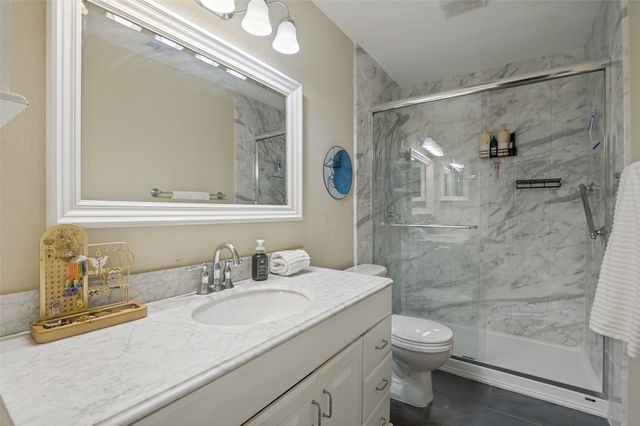 1021 E Peters Colony Road, Carrollton, TX 75007
