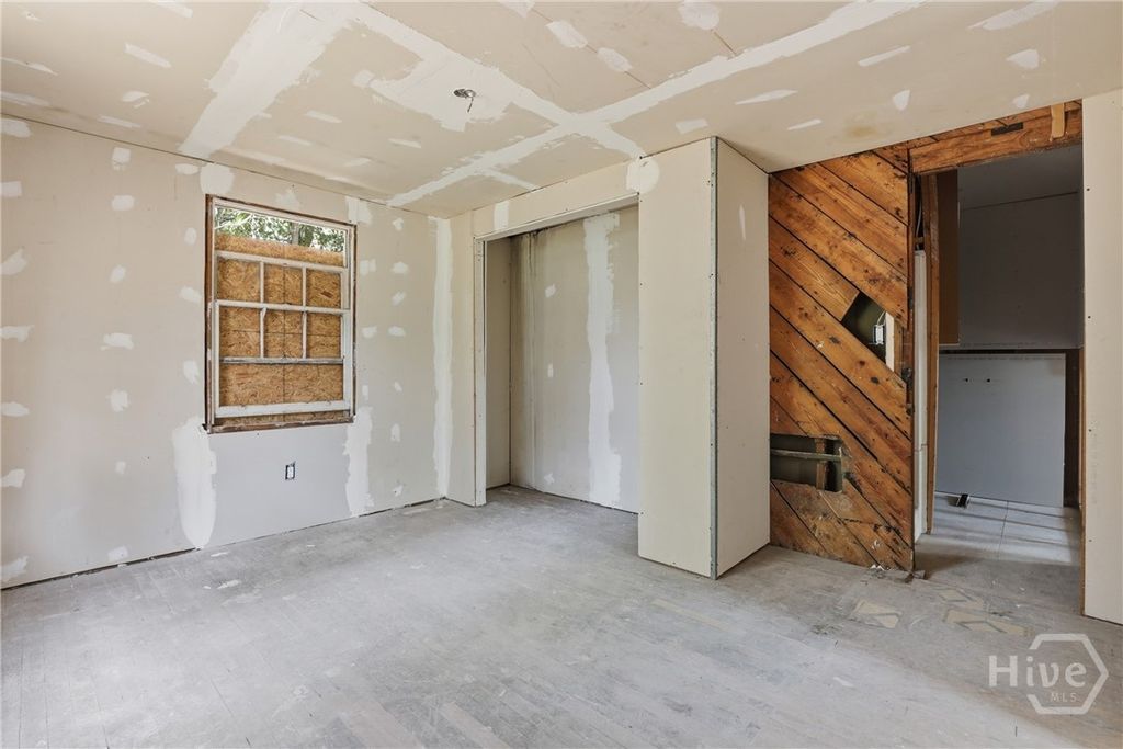 Image 15 of property listing at 2227 Utah Street, Savannah, GA 31404