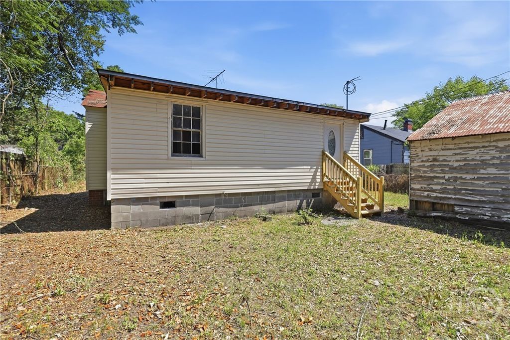 Image 26 of property listing at 2227 Utah Street, Savannah, GA 31404