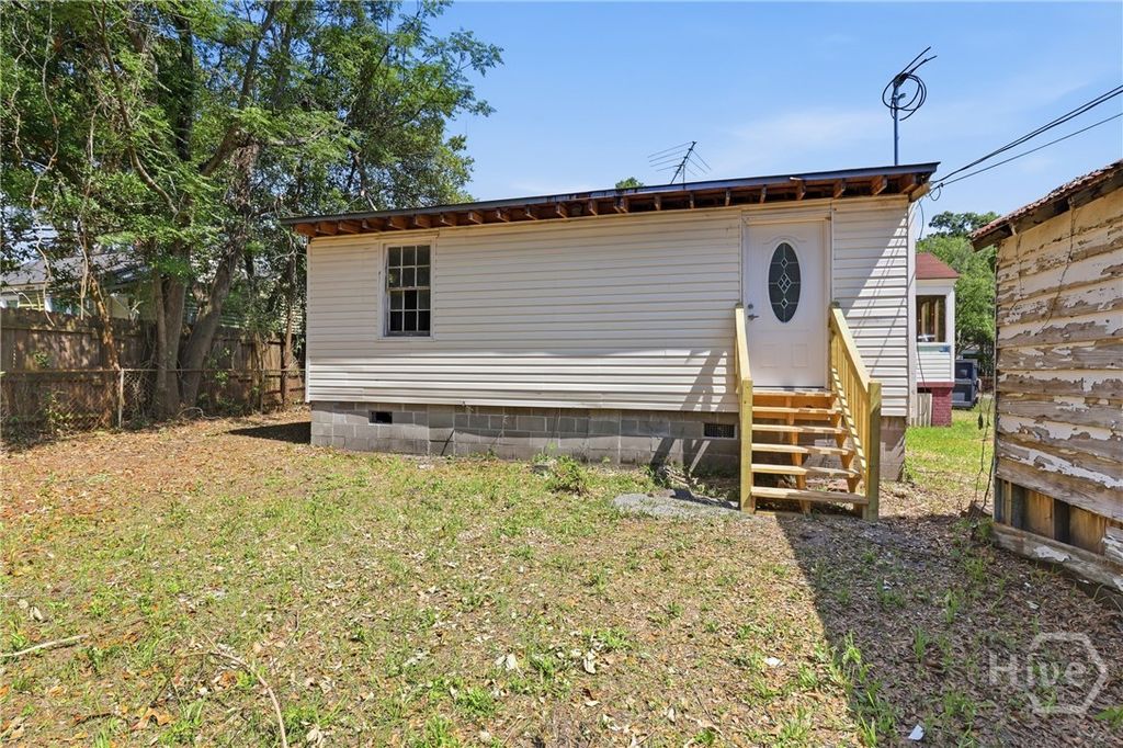 Image 28 of property listing at 2227 Utah Street, Savannah, GA 31404