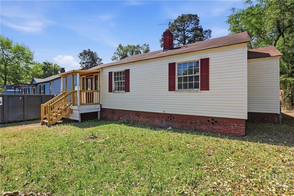 Image 3 of property listing at 2227 Utah Street, Savannah, GA 31404