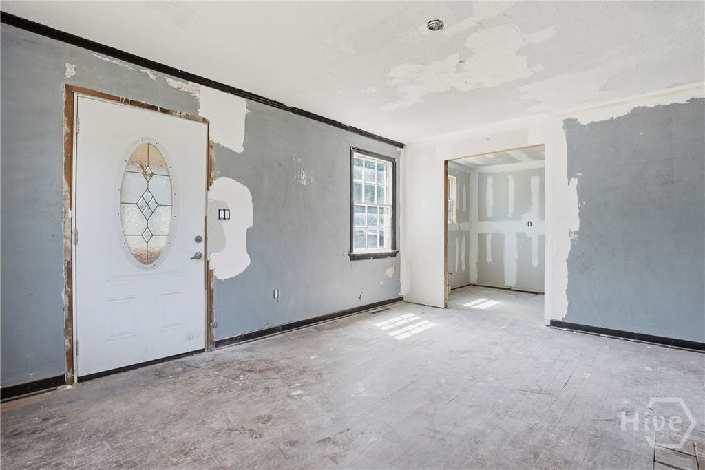 Image 5 of property listing at 2227 Utah Street, Savannah, GA 31404