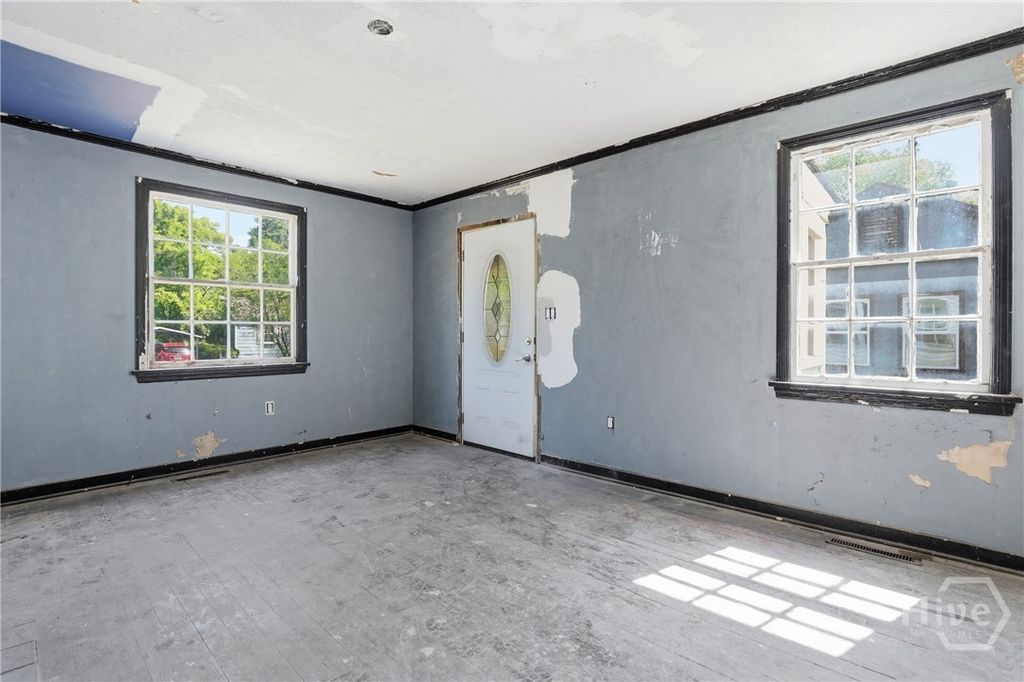 Image 8 of property listing at 2227 Utah Street, Savannah, GA 31404