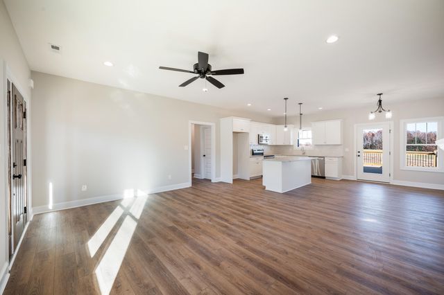 10494 Leesville RD, Lynch Station, VA 24571