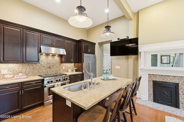 1232 S 6th St, Louisville, KY 40203