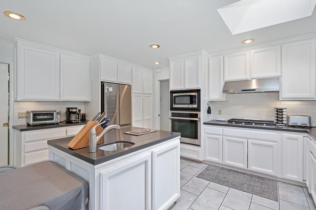 441 Estates Dr, Sacramento, CA 95864